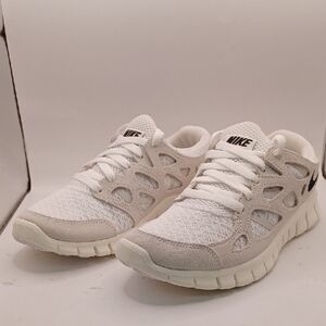 NEW Nike Free Run 2-White/Bone/Black Size W:6.5 M:5 US DM8915101 (Damaged Box)